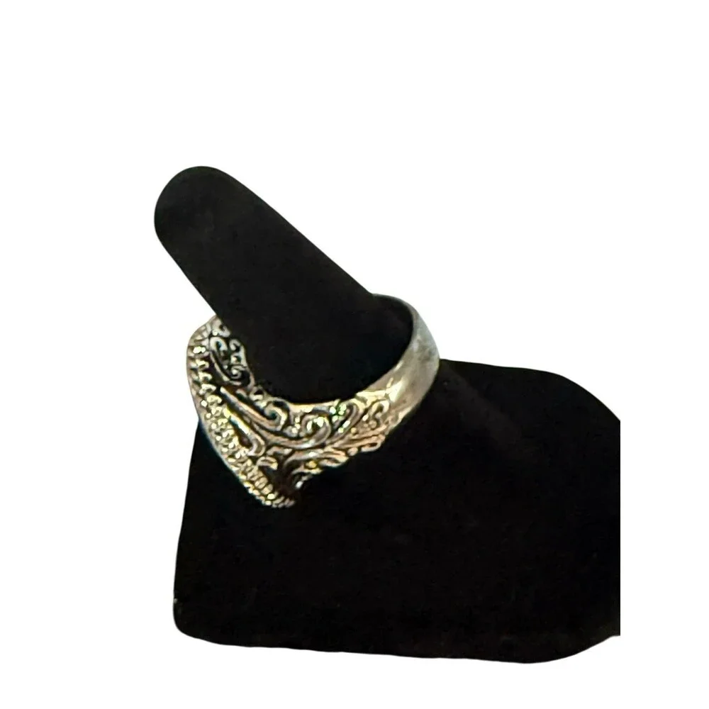 Women’s Bold Silver Filigree Cocktail Ring with Black Gem Size 7  Vintage Style